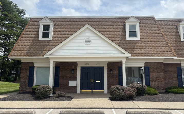 Pictures of Office property located at 10325 Linn Station Rd, Louisville, KY 40223 for sales - image #1