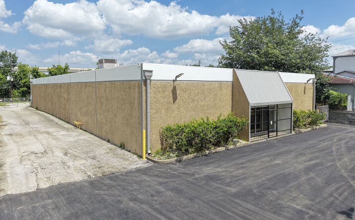 Pictures of Industrial property located at 15458 W Hardy Rd, Houston, TX 77060 for sales - image #1
