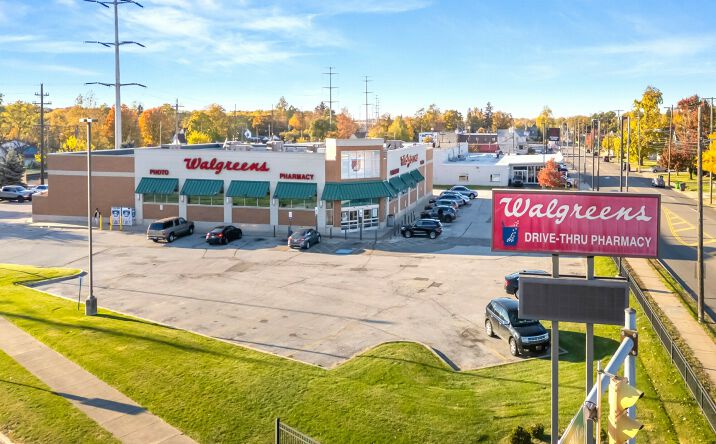 Pictures of Retail property located at 520 Broadway Avenue, Bedford, OH 44146 for sales - image #1