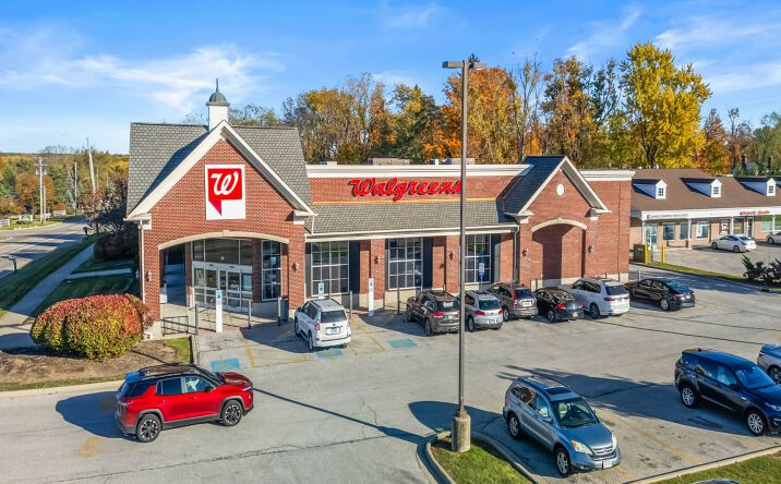 Pictures of Retail property located at 95 W Garfield Rd, Aurora, OH 44202 for sales - image #1