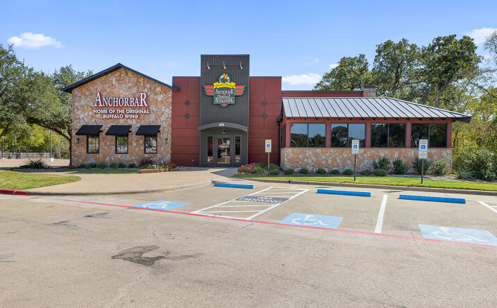 Pictures of Retail property located at 620 Harvey Rd, College Station, TX 77840 for sales - image #1
