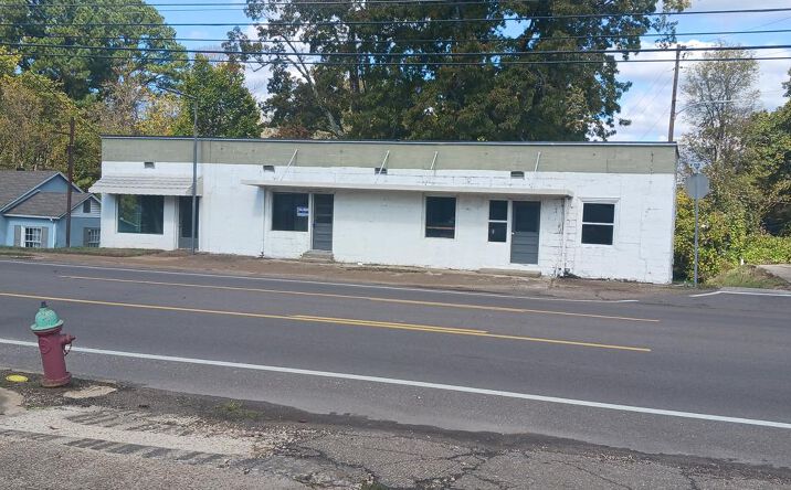 Pictures of Office, Retail property located at 172 W. Main Street, Camden, TN 38320 for sales - image #1