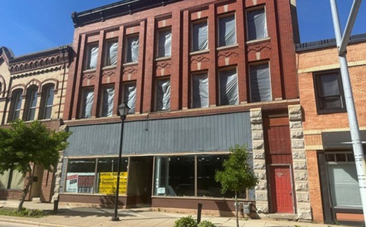Pictures of Mixed Use, Multifamily, Office, Retail property located at 402 Dousman St, Green Bay, WI 54303 for sales - image #1