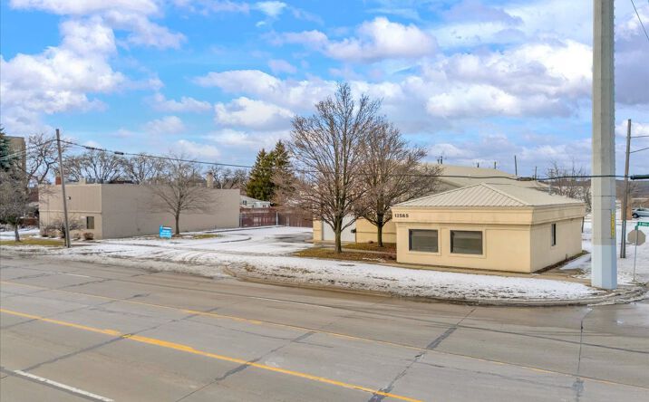 Pictures of Industrial property located at 12525 E 9 Mile Rd, warren, MI 48089 for sales - image #1