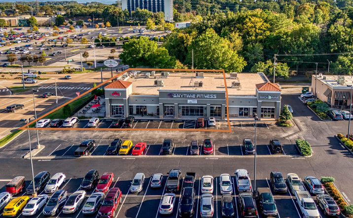 Pictures of Retail property located at 7808 Montvue Center Way, Knoxville, TN 37917 for sales - image #1