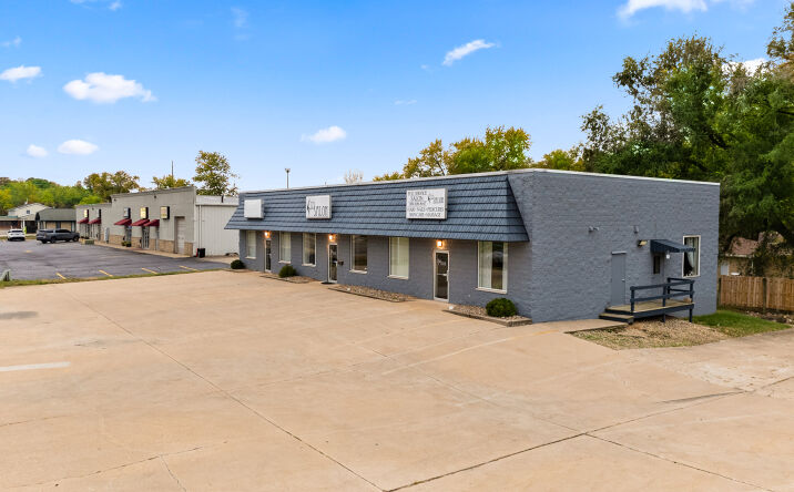 Pictures of Office property located at 125 N PARKWAY Drive, Pekin, IL 61554 for sales - image #1