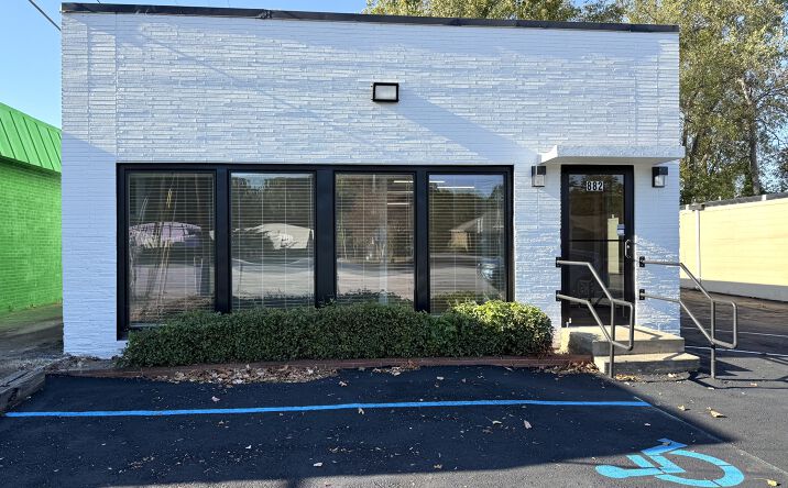 Pictures of Mixed Use, Office, Retail property located at 882 E Main St, Spartanburg, SC 29302 for sales - image #1