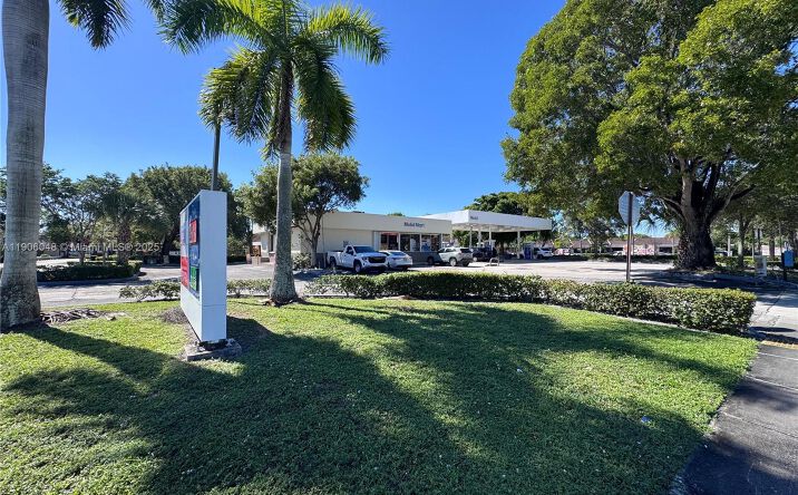 Pictures of Business for Sale, Retail property located at 8400 W Oakland Park Blvd, Sunrise, FL 33351 for sales - image #1