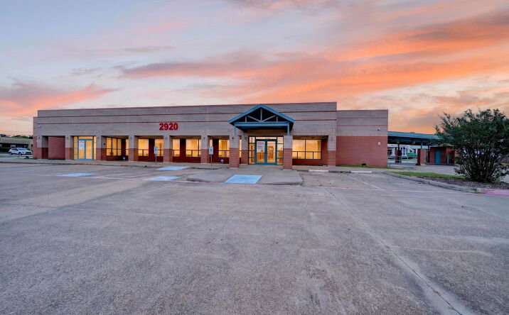 Pictures of Office, Retail property located at 2920 Motley Dr, Mesquite, TX 75150 for sales - image #1