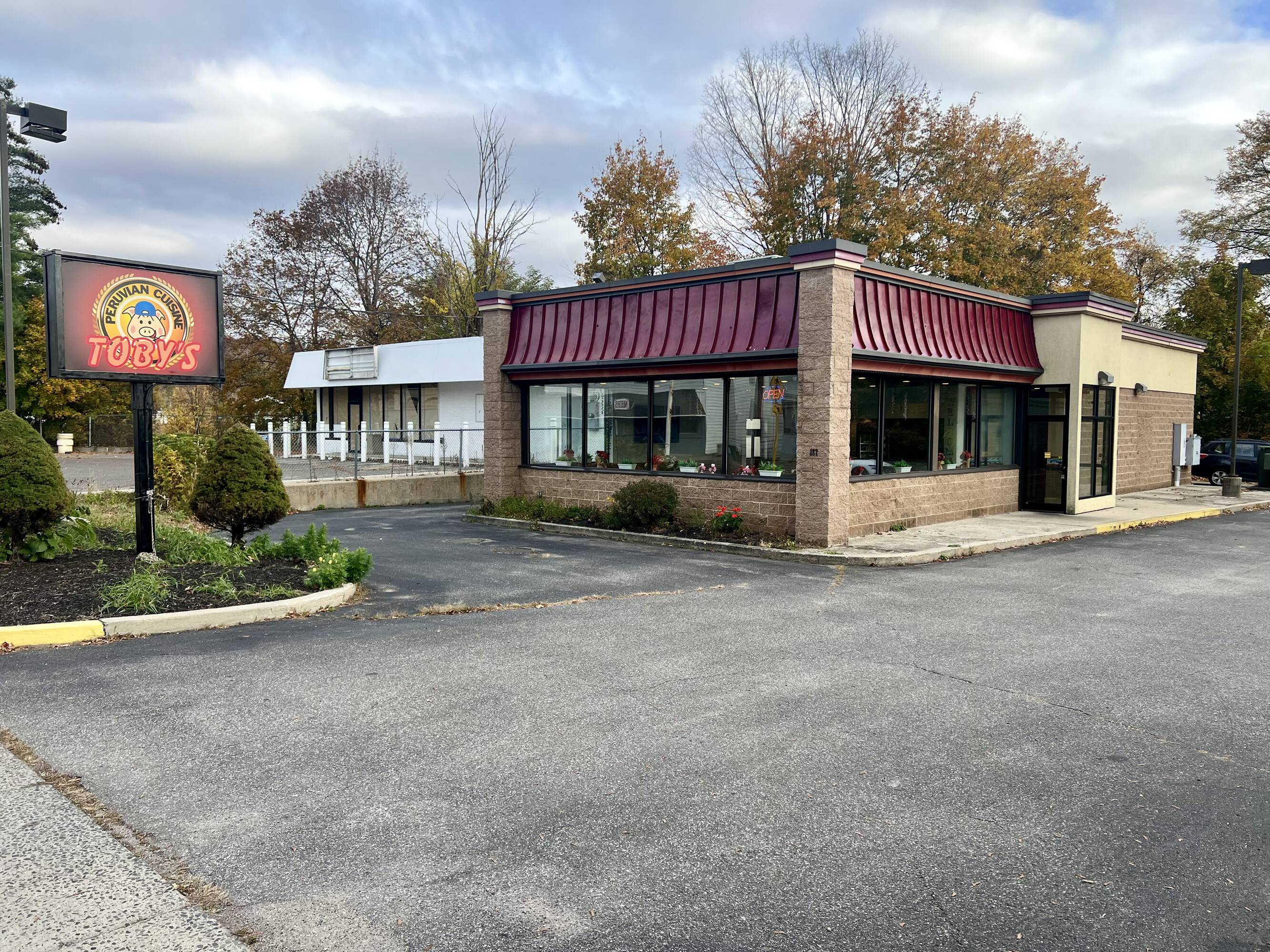 127 Main St, Winsted, CT 06098