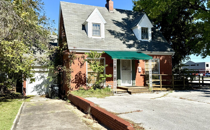 Pictures of Retail, Office, Hospitality property located at 1737 E Walnut St, Springfield, MO 65802 for sales - image #1