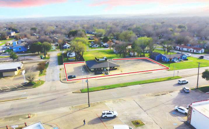 Pictures of Retail property located at 202 Pleasant Run Rd, Lancaster, TX 75146 for sales - image #1