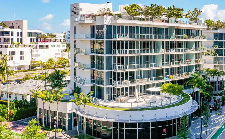 Pictures of Retail property located at 801 South Pointe Dr, Miami Beach, FL 33139 for sales - image #1