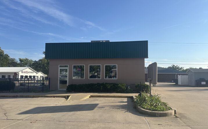 Pictures of Retail property located at 230 S Johnson St, Kahoka, MO 63445 for sales - image #1