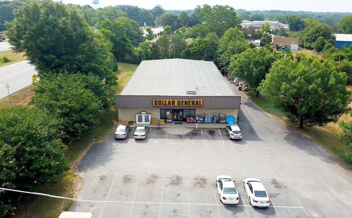 Pictures of Retail property located at 413 W Queen St, Edenton, NC 27932 for sales - image #1