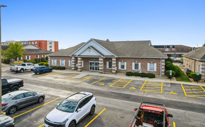Pictures of Office property located at 76 W Countryside Pkwy, Yorkville, IL 60560 for sales - image #1