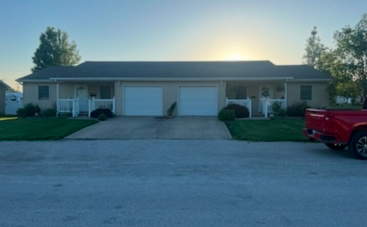 Pictures of Multifamily property located at 107 S Oak Street, Assumption, IL 62510 for sales - image #1