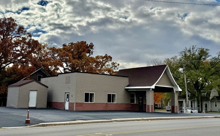 Pictures of Retail property located at 1428 4th Street, Peru, IL 61354 for sales - image #1