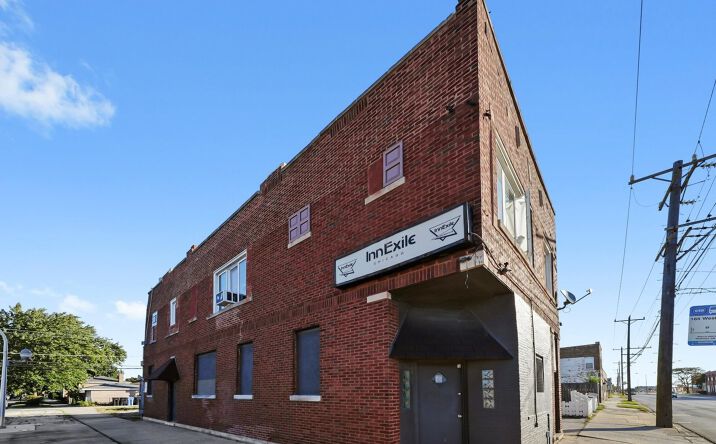 Pictures of Office, Multifamily, Retail, Mixed Use property located at 5758 W 65th Street, Chicago, IL 60638 for sales - image #1