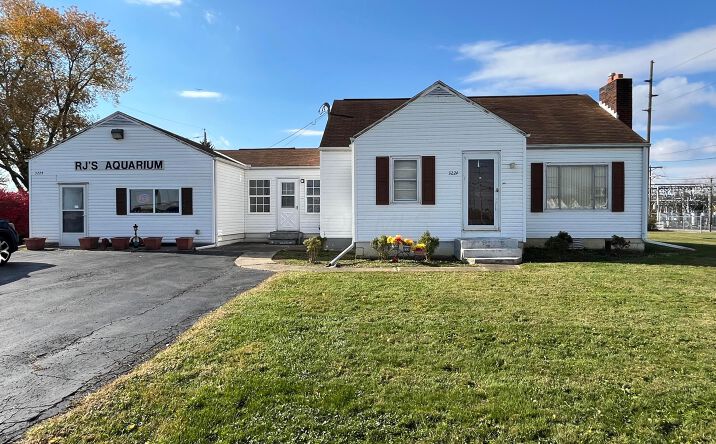 Pictures of Retail property located at 3224 Hebron Road, Hebron, OH 43025 for sales - image #1