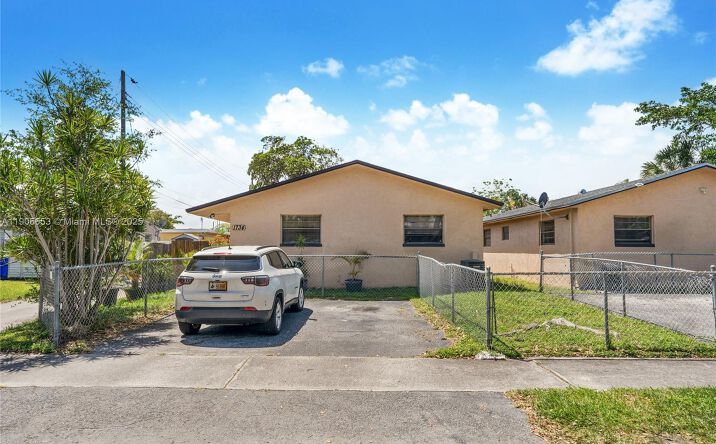 Pictures of Multifamily property located at 1734 N 16th Ct, Hollywood, FL 33020 for sales - image #1