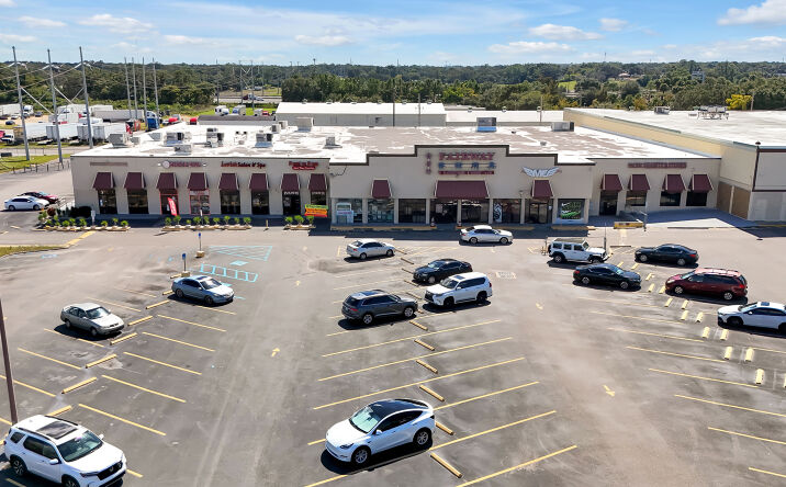 Pictures of Retail property located at 5510 W Colonial Dr, Orlando, FL 32808 for sales - image #1