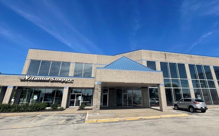 Pictures of Retail property located at 2545 N Mayfair Rd, Wauwatosa, WI 53226 for sales - image #1