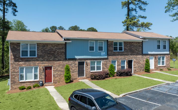 Pictures of Multifamily property located at 704 Windy Hill Cir, Fayetteville, NC 28303 for sales - image #1