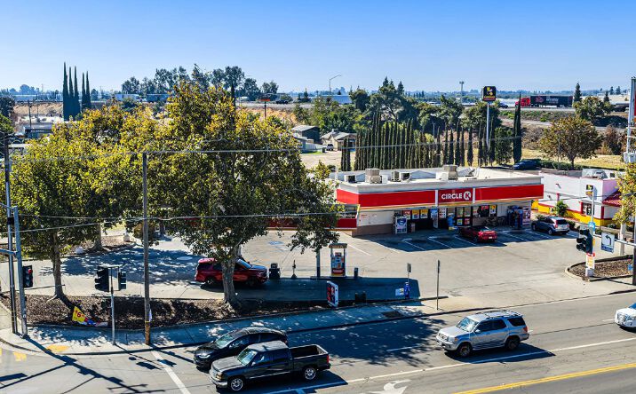 Pictures of Retail property located at 1600 W Main St, Turlock, CA 95380 for sales - image #1