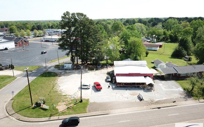 Pictures of Retail property located at 1351 Mineral Wells Avenue, Paris, TN 38242 for sales - image #1