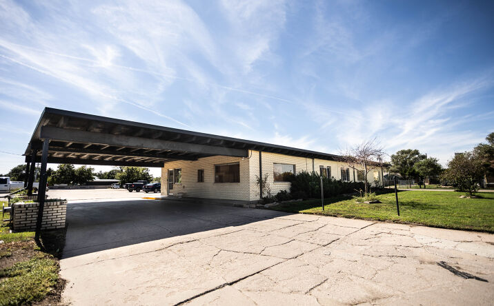 Pictures of Retail property located at 1408 Buffalo Jones Ave, Garden City, KS 67846 for sales - image #1