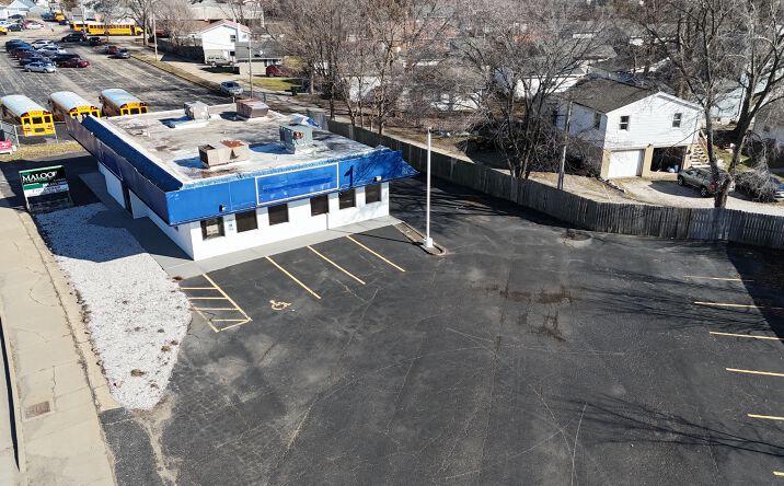 Pictures of Office, Retail property located at 1318 E Washington St, East Peoria, IL 61611 for sales - image #1