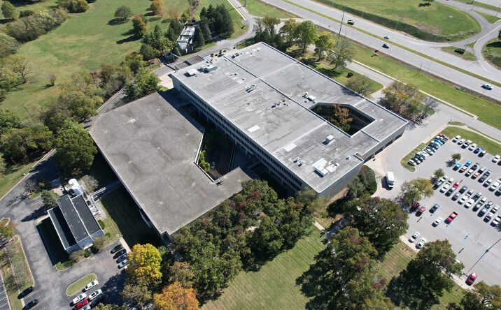 image of property at 745 W NEW CIRCLE RD Lexington KY 40511-1865