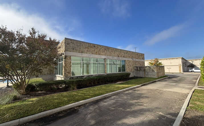Pictures of Retail property located at 3001 Interstate 45 N, Conroe, TX 77304 for sales - image #1