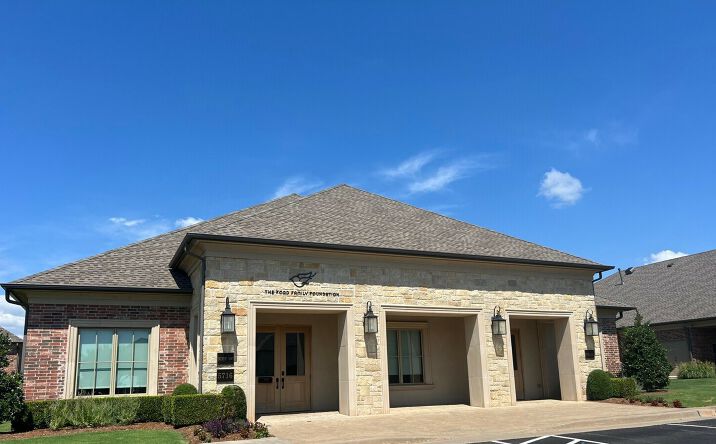 Pictures of Office property located at 5716 NW 135th St, Oklahoma City, OK 73142 for sales - image #1