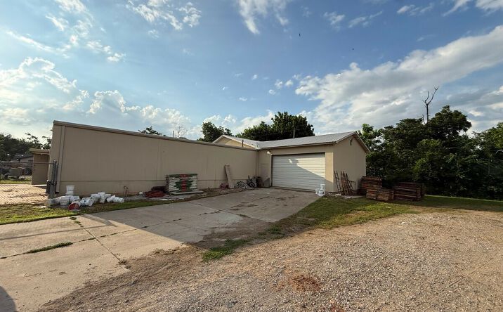 Pictures of Industrial property located at 1128 SW 17th St, Oklahoma City, OK 73108 for sales - image #1