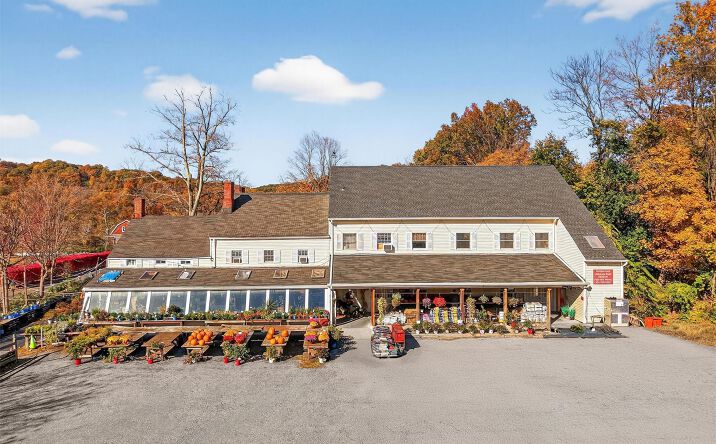 Pictures of Retail property located at 1062 Oregon Road, Cortlandt, NY 10567 for sales - image #1