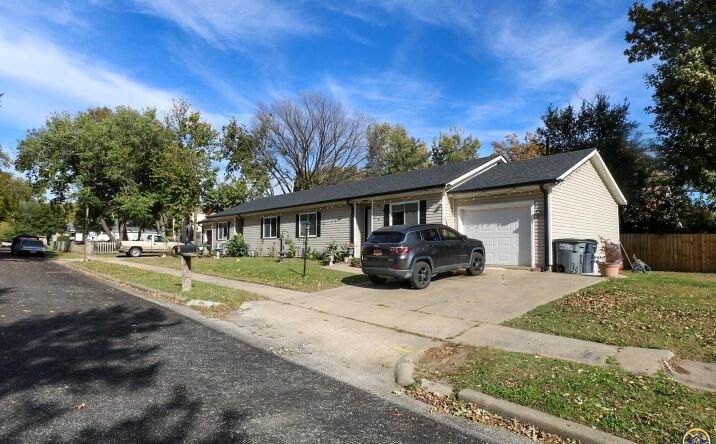 Pictures of Multifamily property located at 620/618 Wilson St, Emporia, KS 66801 for sales - image #1
