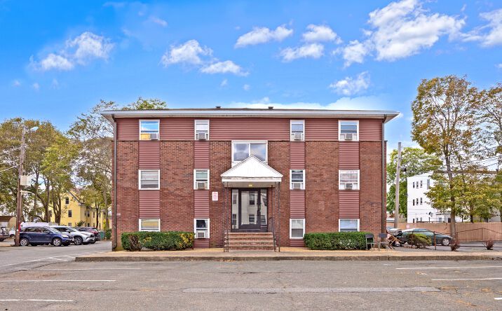 Pictures of Multifamily property located at 108 Franklin St, Lynn, MA 01902 for sales - image #1
