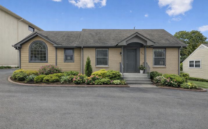 Pictures of Industrial, Office property located at 413 E Iris Dr, Berry Hill, TN 37204 for sales - image #1