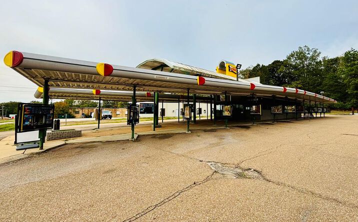 Pictures of Retail property located at 210 W Calhoun St, Bruce, MS 38915 for sales - image #1