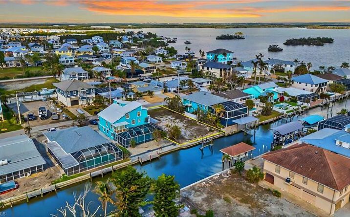 Pictures of Land property located at 200 Curlew St, Fort Myers Beach, FL 33931 for sales - image #1