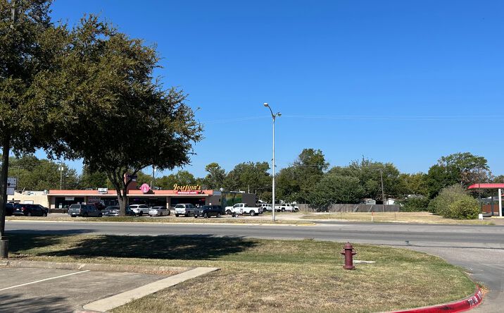 Pictures of Land, Retail property located at 5400 River Oaks Blvd, River Oaks, TX 76114 for sales - image #1