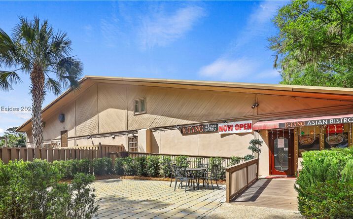 Pictures of Retail property located at 811 William Hilton Pkwy, Hilton Head Island, SC 29928 for sales - image #1