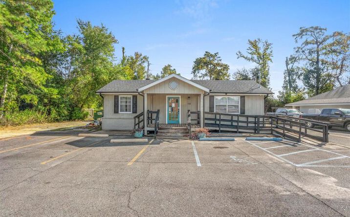 Pictures of Office property located at 110 Executive Drive, Moss Bluff, LA 70611 for sales - image #1