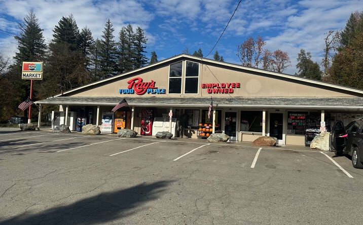 Pictures of Retail property located at 143 Davis Road, Happy Camp, CA 96039 for sales - image #1