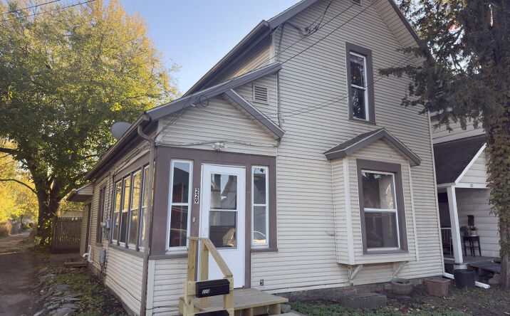 Pictures of Multifamily property located at 229 W Columbia Street, Marion, OH 43302 for sales - image #1