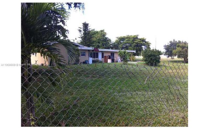 Pictures of Multifamily property located at 5920 SW 45TH WY, Davie, FL 33314 for sales - image #1