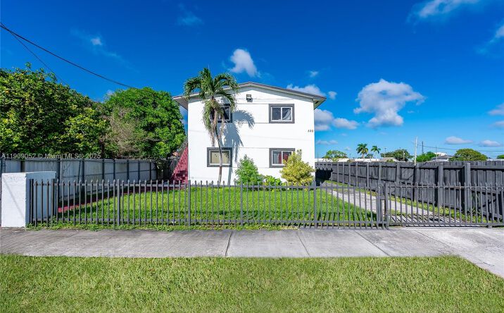 Pictures of Multifamily property located at 520 SW Krome Ter, Homestead, FL 33030 for sales - image #1