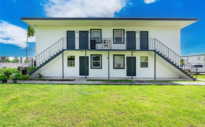 Pictures of Multifamily property located at 10015 SW 170th Ter, Miami, FL 33157 for sales - image #1